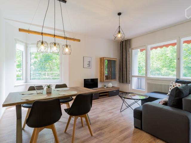 Beautiful flat with access to lake Diana & close to Kurfürstendamm