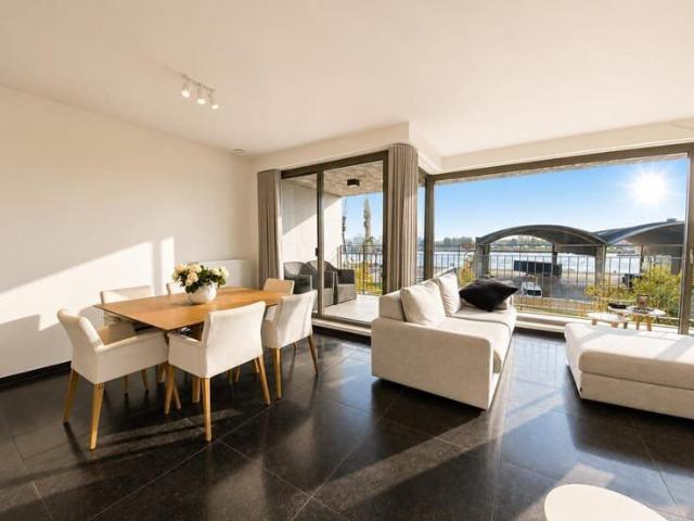 beautiful flat with 2 bedrooms and view of the Scheldt