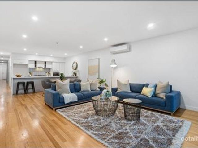 Beautiful fully furnished apartment with amazing views!
