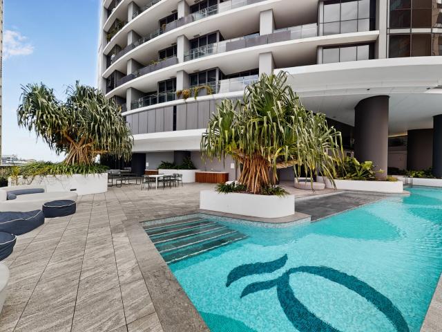 beautiful fully furnished apartment at queen's wharf