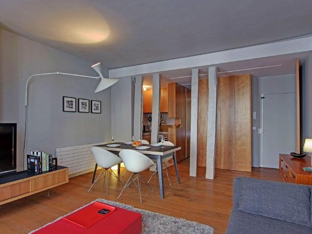 Beautiful fully furnished apartment. Carefully decorated Paris Amsterdam Apartments for Rent