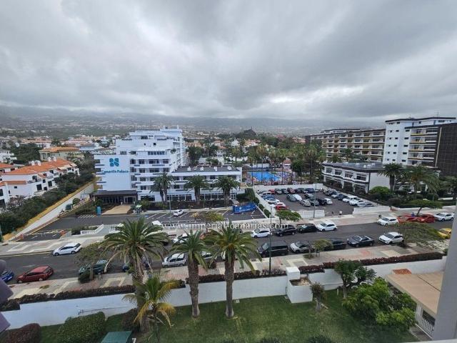 Beautiful, fully furnished apartment in a quiet building, i