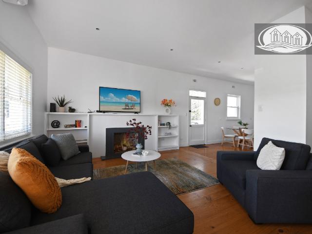 BEAUTIFUL FULLY FURNISHED 3 BEDROOM HOMECENTRALLY LOCATED