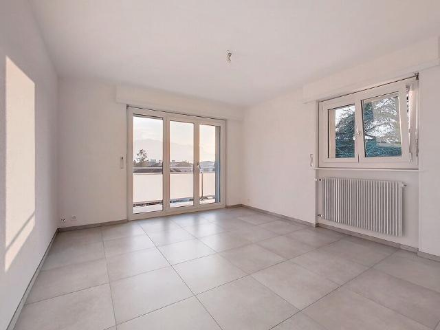 Beautiful fully renovated 4.5 room apartment on the 2nd floor
