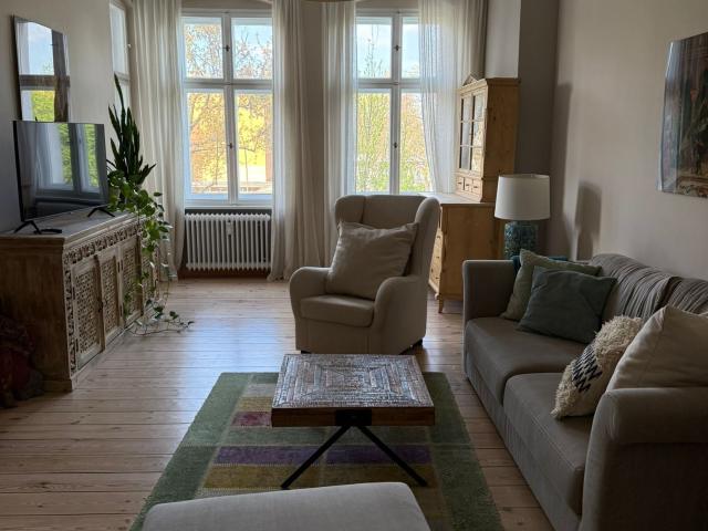 Beautiful furnished Altbau apartment with balcony in Berlin Wedding – temporary sublet