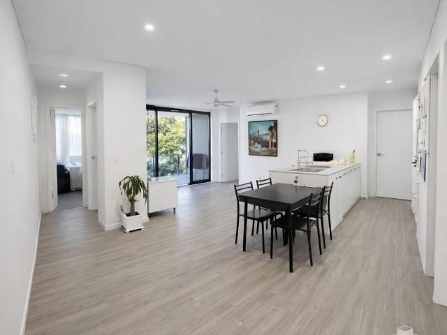 Beautiful Furnished Apartment in Great Location! Available Now!
