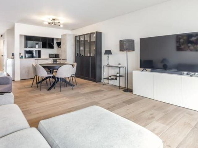 Beautiful furnished apartment ready to move in, south facing