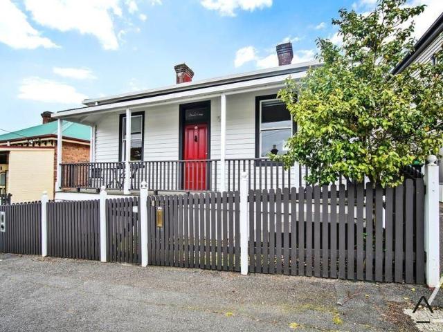 Beautiful Furnished CBD Cottage