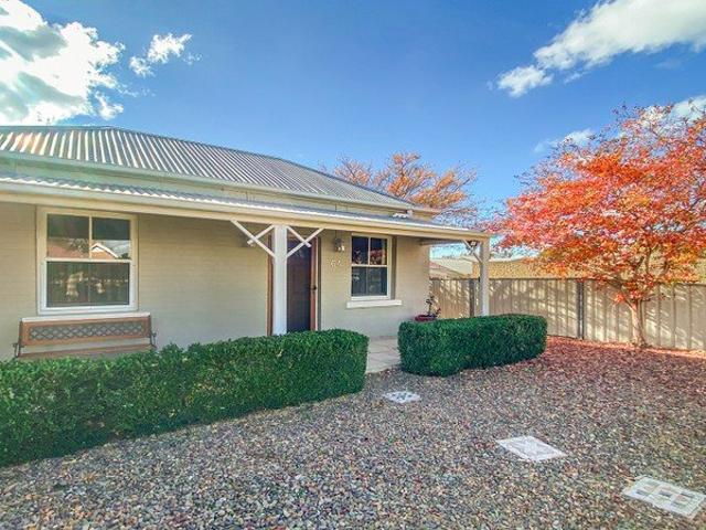 Beautiful Furnished Cottage in a Convenient Gladstone Street Position