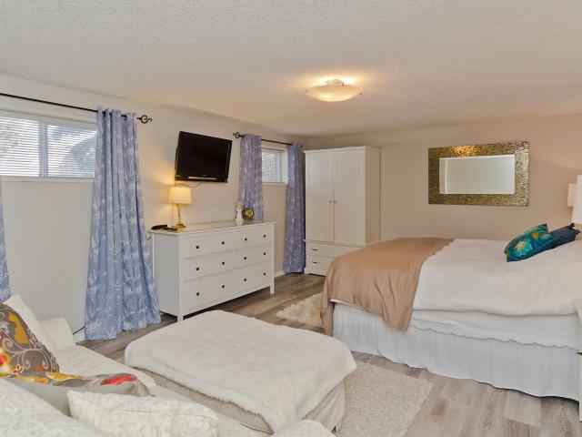 FURNISHED 1 BEDROOM | KING BED | FREE INTERNET | $1,111 ALL IN | NOV 15/DEC 1