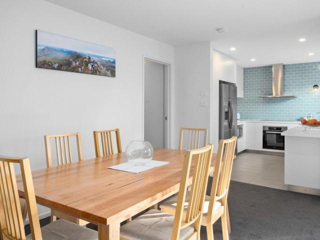 Beautiful FURNISHED villa, only 5 years young!