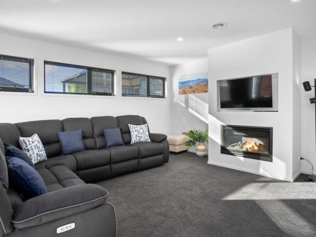 Beautiful FURNISHED villa, only 5 years young!
