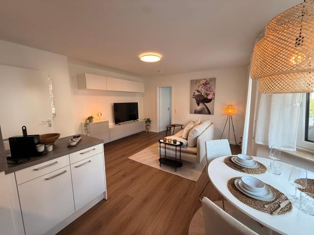 Beautiful furnished 2 bedroom apartment in a central & quiet location in Böblingen. First occupancy after renovation, incl. underground parking space