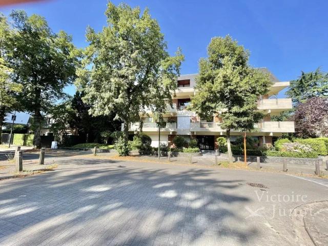 Beautiful Furnished 3 bedroom Apartment with 3 terraces