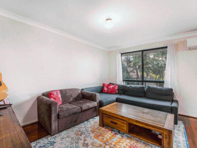 Beautiful House For Rent/ Close by to shops and amenities