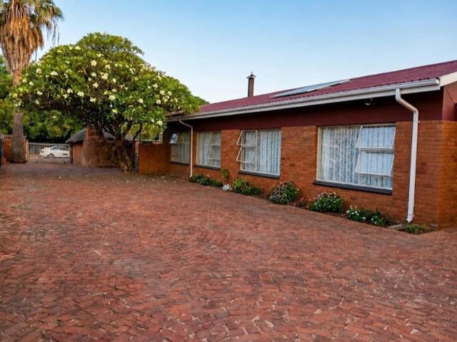 Beautiful house in Pretoria North for one big family available immediately
