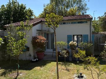 Beautiful house in the garden very quiet