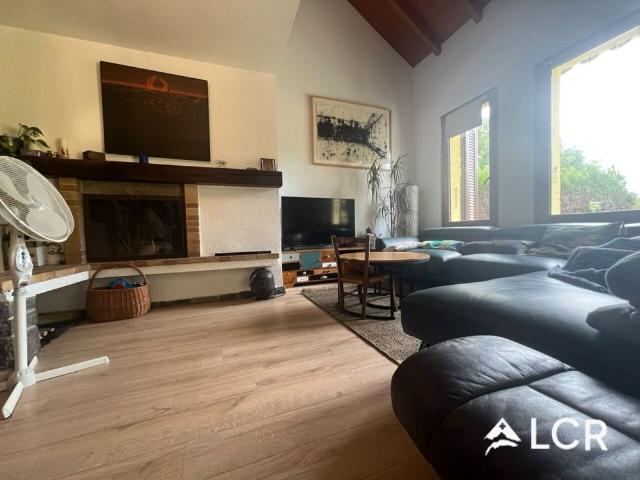 Beautiful house of 5.5 rooms furnished / 3 bedrooms / 1 bathroom / 1 terrace / 2 parking spaces / 1 large private garden not overlooked