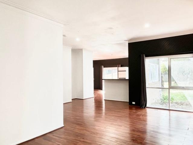 Beautiful house Situated opposite a park
