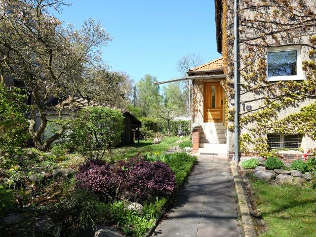 Beautiful house with garden for rent in Berlin Steglitz Lichterfelde, Berlin Amsterdam Apartments for Rent