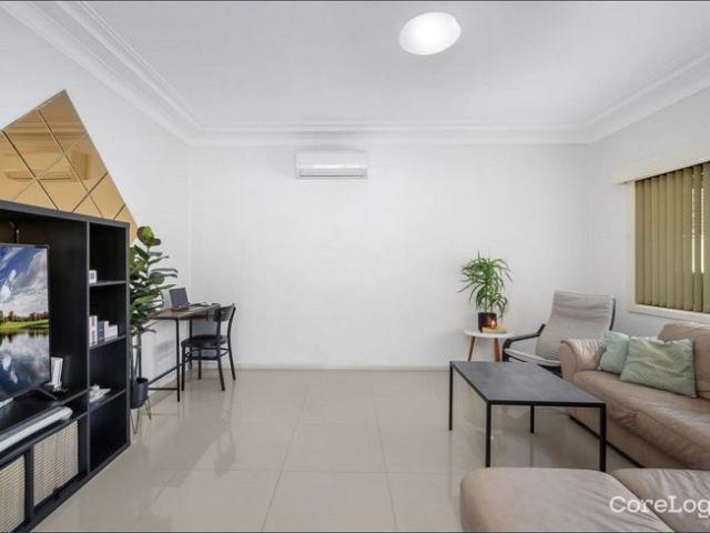 BEAUTIFUL HOME FOR RENT IN GREENACRE!