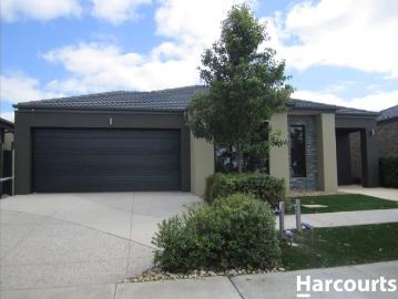BEAUTIFUL HOME IN THE HEART OF MANOR LAKES!