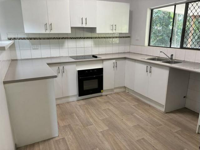 BEAUTIFUL HOME IN A QUIET SAFE CLOSE NEAR THE BEACH