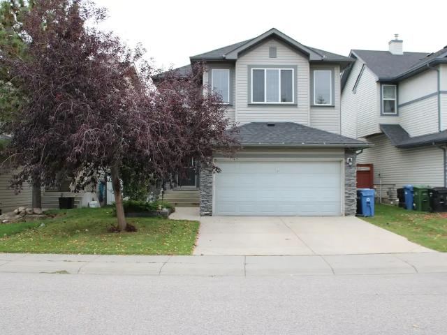 BEAUTIFUL HOME IN CRANSTON WITH A TOTAL OF 4 BEDROOMS WITH DEVELOPED BASEMENT — 4 Bedrooms House