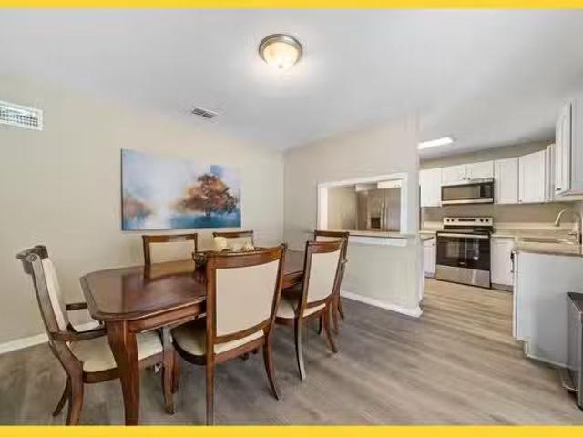 Beautiful Home in Pine Hills, Orlando, FL Close to public tran.