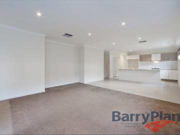 Beautiful home in Point Cook!
