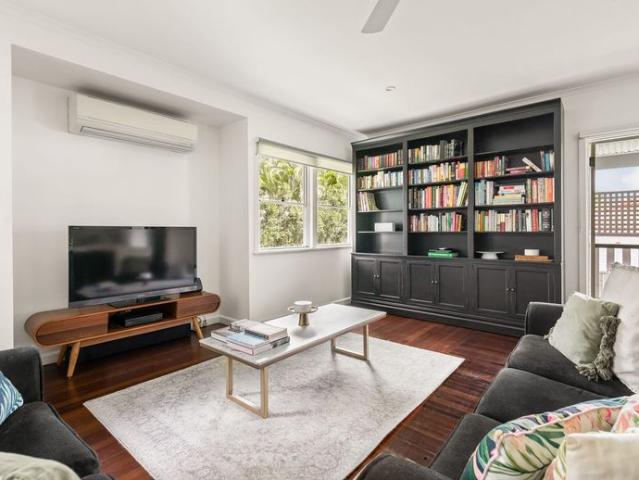 Beautiful Home in Sought After Wavell Heights Location!
