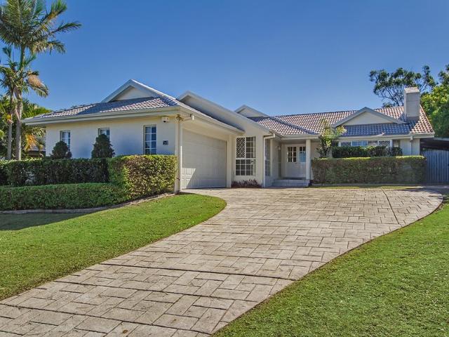 BEAUTIFUL HOME LOCATED IN ROBINA QUAYS