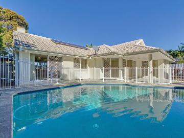 BEAUTIFUL HOME LOCATED IN ROBINA QUAYS