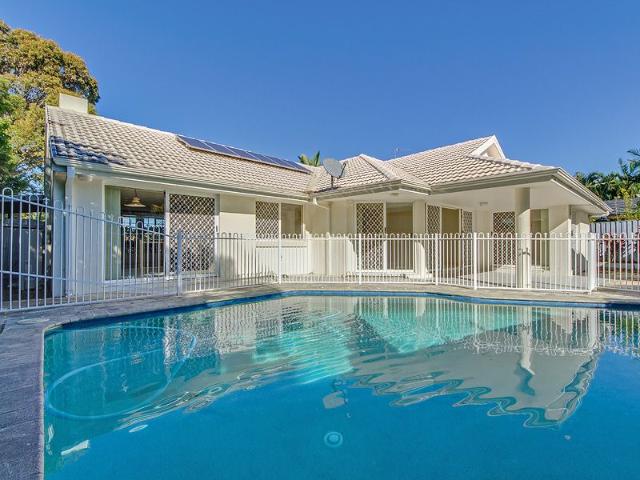 BEAUTIFUL HOME LOCATED IN ROBINA QUAYS