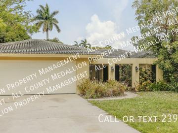 Beautiful Home off McGregor Blvd AVAILABLE NOW!