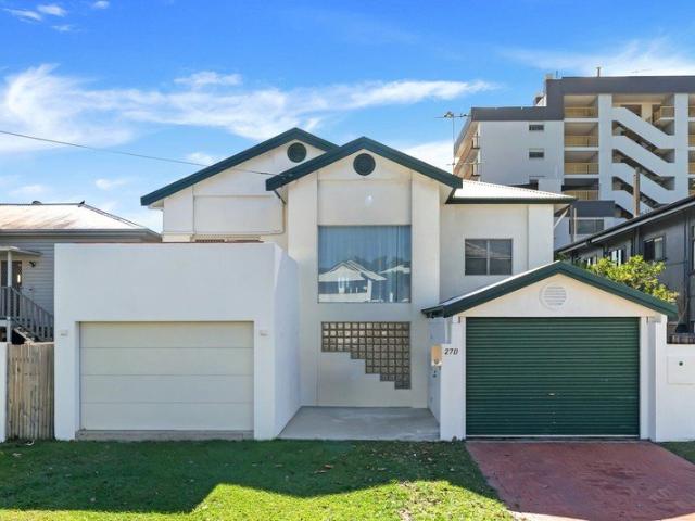 Beautiful Home One Street Back From The Esplanade