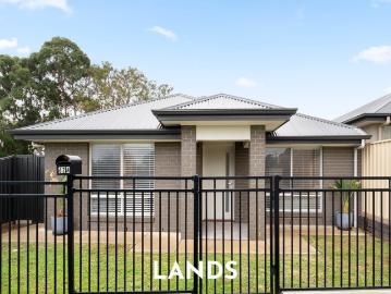 Beautiful Home Set on a Corner Block in Para Hills West