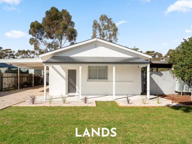 Beautiful Home Set On A Spacious 820 SQM Allotment!