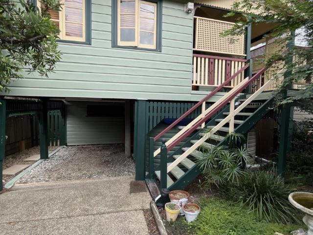 BEAUTIFUL HOMELY QUEENSLANDER ROOMING ACCOMMODATION SO CLOSE TO THE CITY!