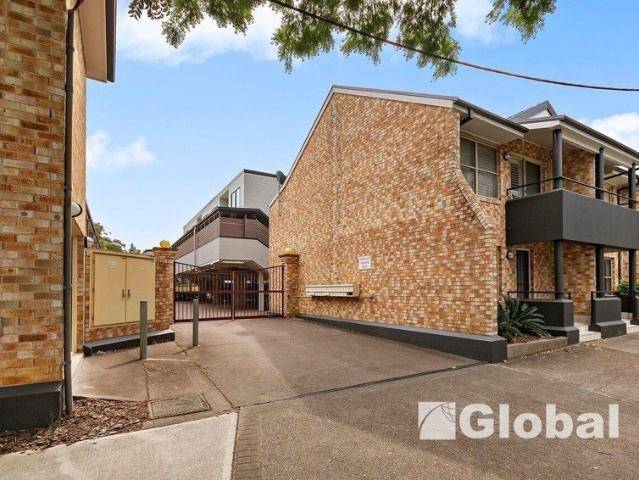 BEAUTIFUL HAMILTON UNIT PRIME NEWCASTLE LOCATION!