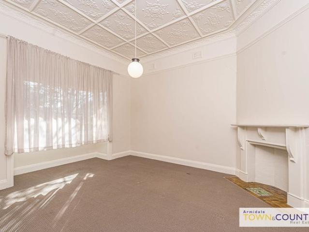 Beautiful Heritage 5 Bedroom, 2 Bathroom Home with Multiple Living Areas  Close to town! Lawn Maintenance included!