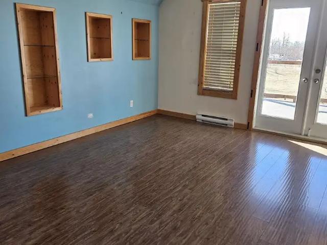 Beautiful independent outbuilding on an Acerage for rent