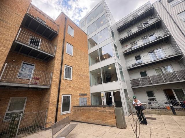 Beautiful One bed Apartment in E14