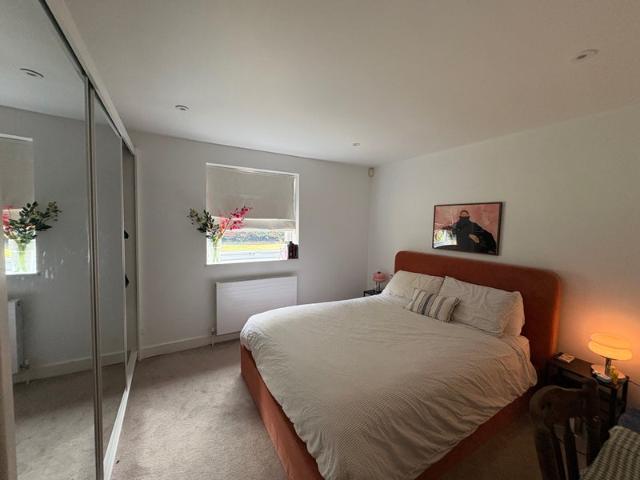 Beautiful one bed flat in Wimbledon