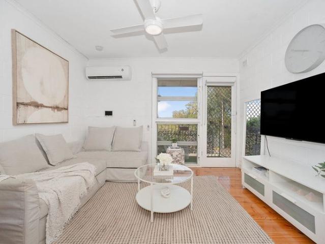 Beautiful One Bedroom Apartment Close to All Amenities
