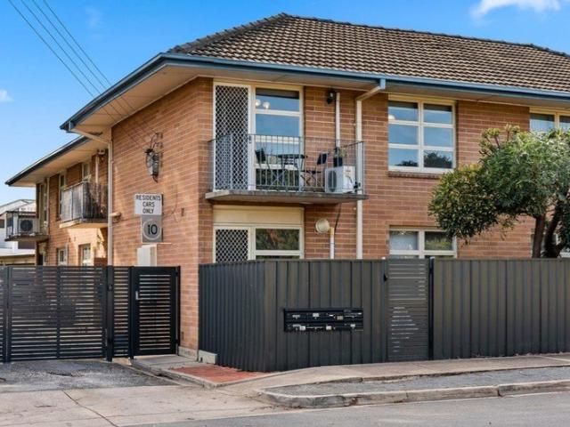 Beautiful One Bedroom Apartment Close to All Amenities