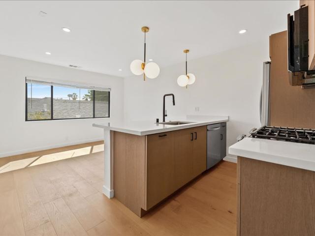 Beautiful One Bedroom Apartment In The Heart of West Hollywood!