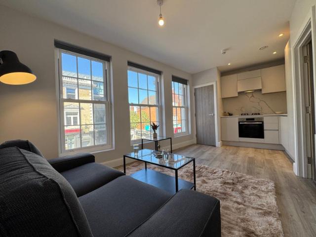 Beautiful One Bedroom Flat 55 High Road NW10 2SU