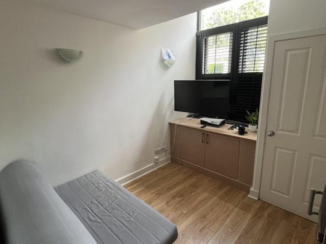 Beautiful One Bedroom Flat to Let in Mornigside