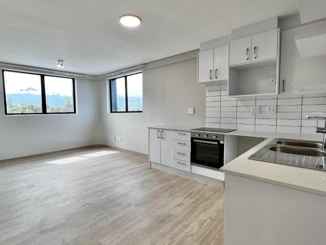 Beautiful One Bedroom with Stunning Mountain Views